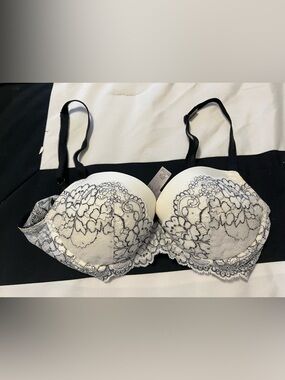 Elegant Lace Trimmed Bra - Black and Cream